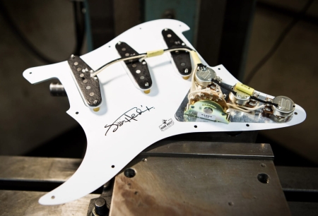 Hendrix-voodoo-pickguard-back-beauty-700x477@2x.jpg